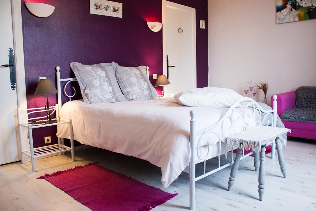 Bed and Breakfast Aux Ronzieres Pouilly-sous-Charlieu Habitación foto