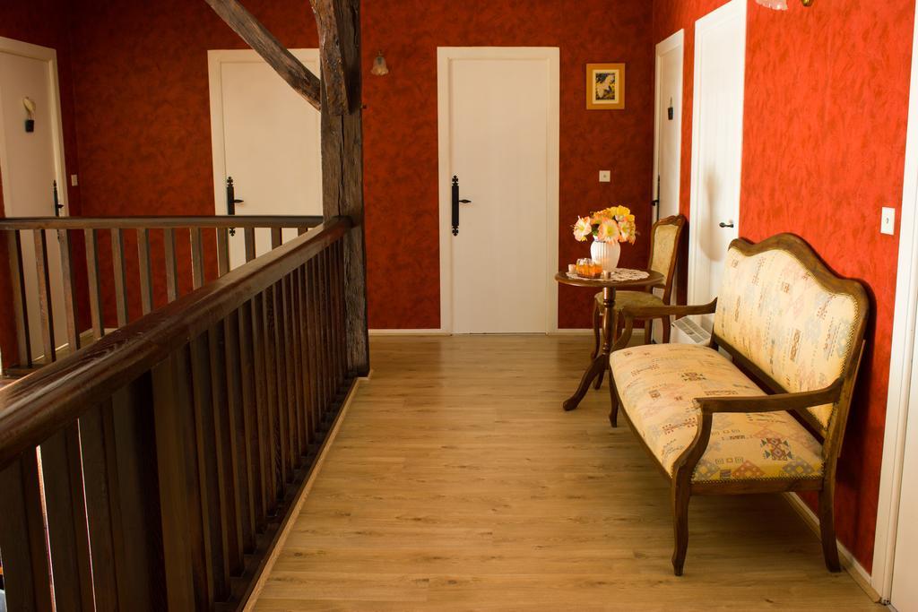 Bed and Breakfast Aux Ronzieres Pouilly-sous-Charlieu Habitación foto