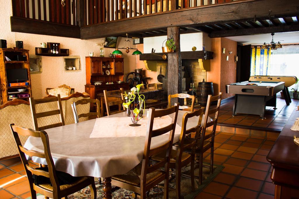 Bed and Breakfast Aux Ronzieres Pouilly-sous-Charlieu Habitación foto