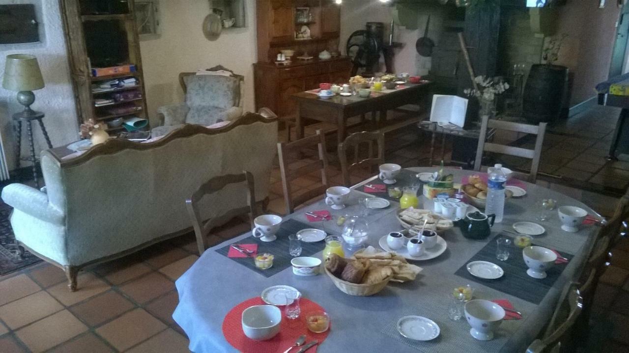 Bed and Breakfast Aux Ronzieres Pouilly-sous-Charlieu Exterior foto